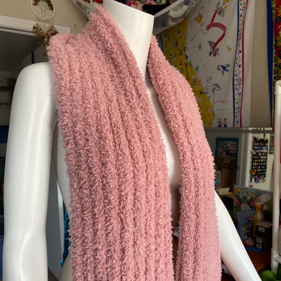 pink fuzzy scarf wrap one size - Picture 2 of 5